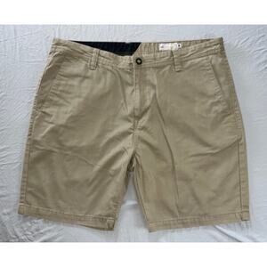 Volcom Flat Front Vmonty Chino Skate Shorts. Beige, Men's Size 40. EUC!!